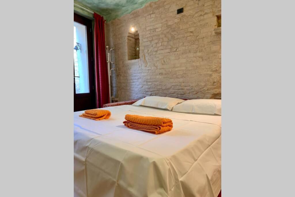 Ferienwohnung La Grotta - Casa Con Grotta Sotterranea Monterubbiano Exterior foto